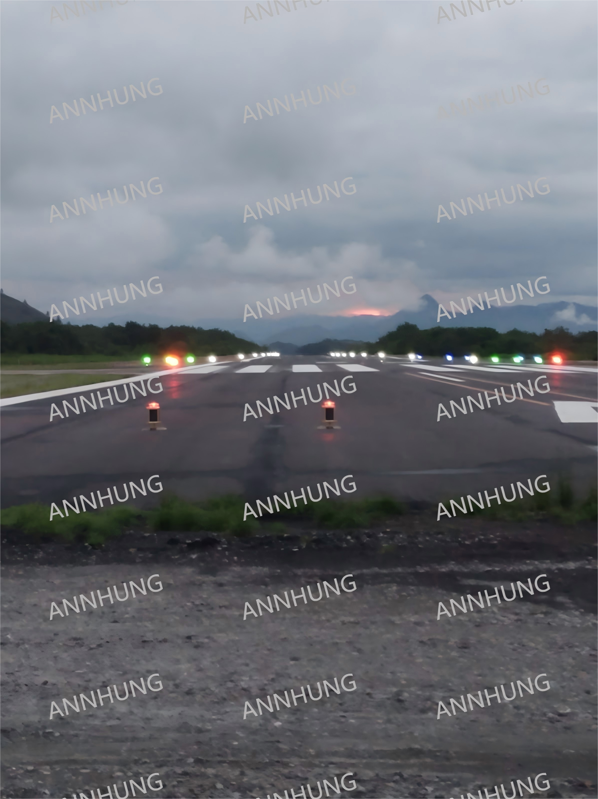 Latest company case about Installation Cases of Solar Airfield Light